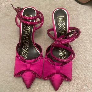 Wild orchid, Bow heels